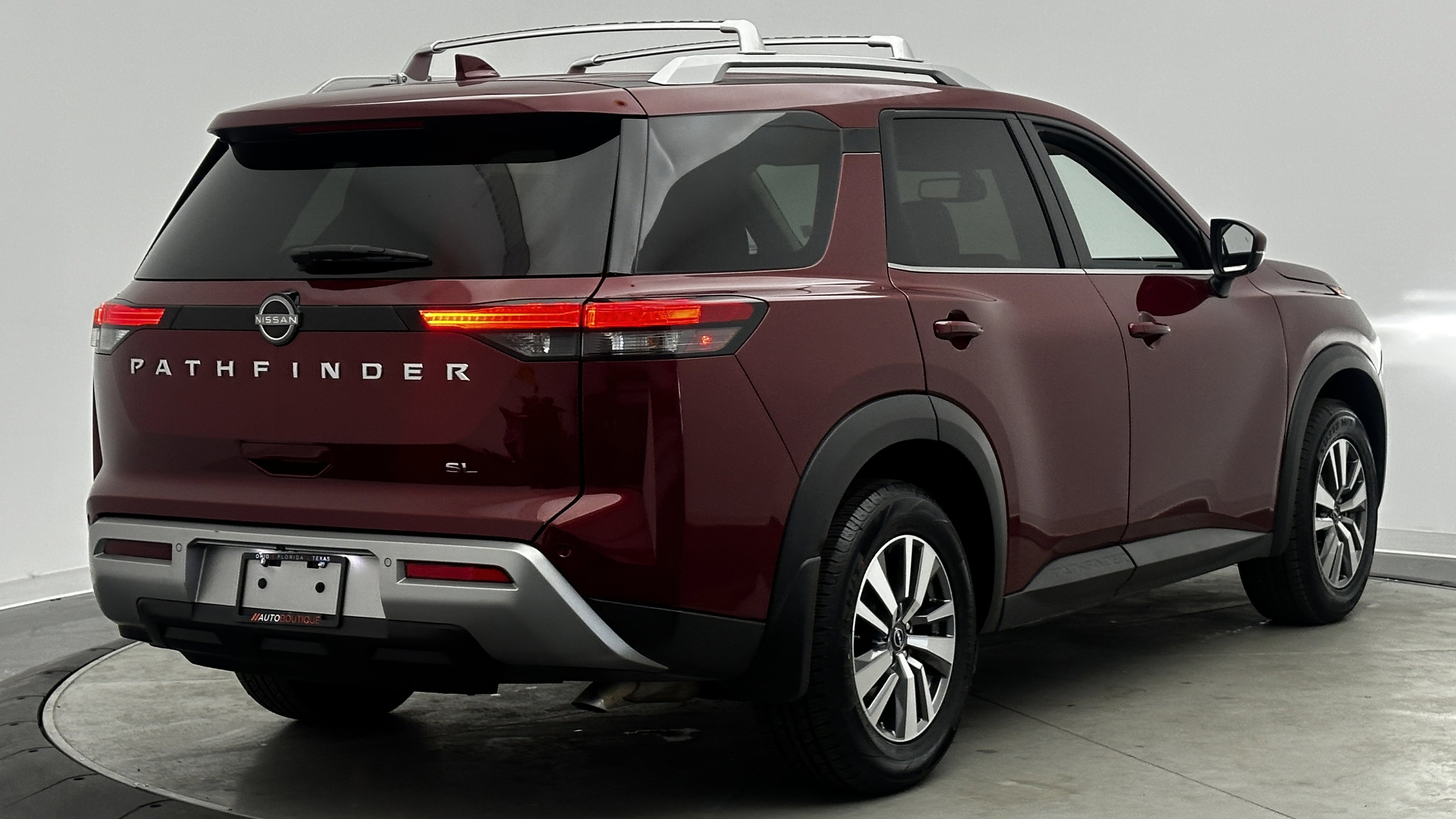Used 2022 Nissan Pathfinder SL FWD image 8