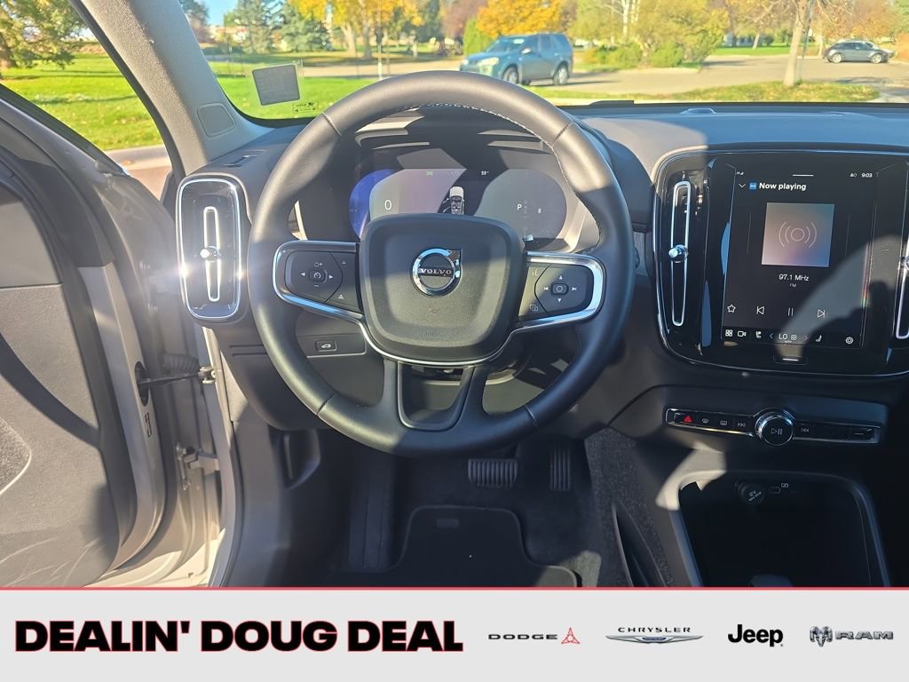 Used 2025 Volvo XC40 B5 Core image 14