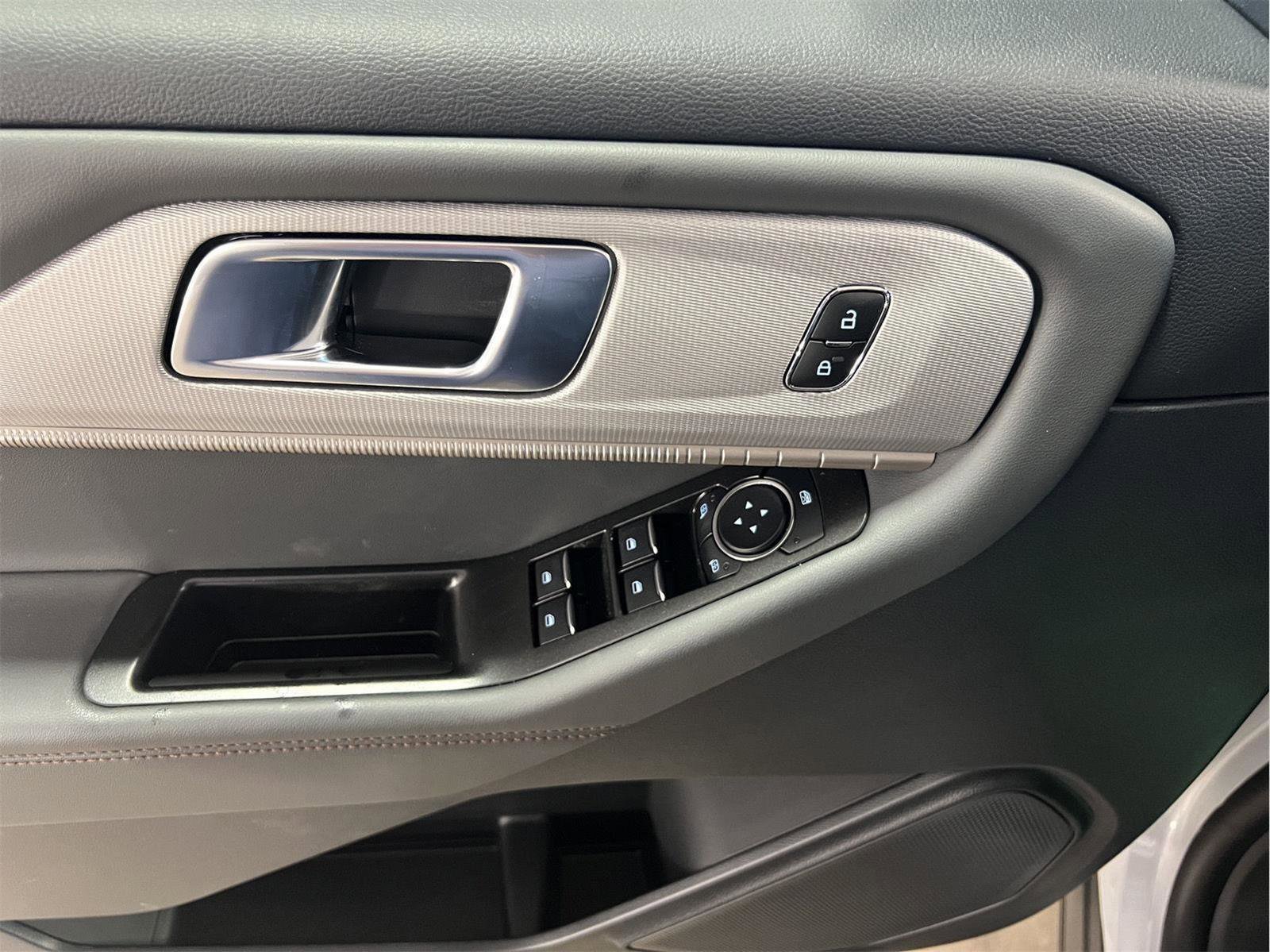 New 2026 Ford Explorer Active w/ Active Comfort Package AWD/4WD image 8