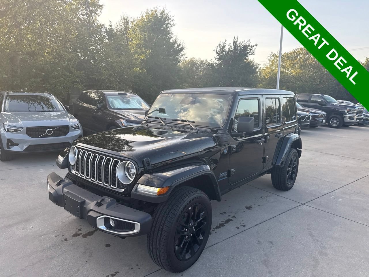 Used 2025 Jeep Wrangler Unlimited Sahara w/ Safety Group AWD/4WD image 1