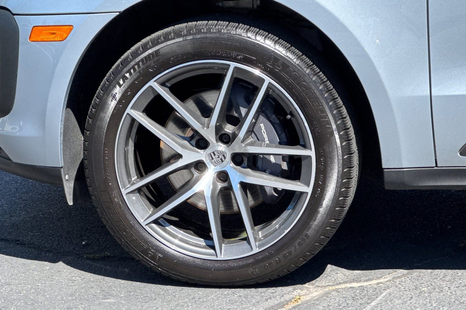 Used 2024 Porsche Macan AWD/4WD image 32