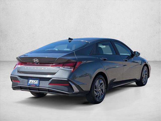 Used 2024 Hyundai Elantra SEL FWD image 5