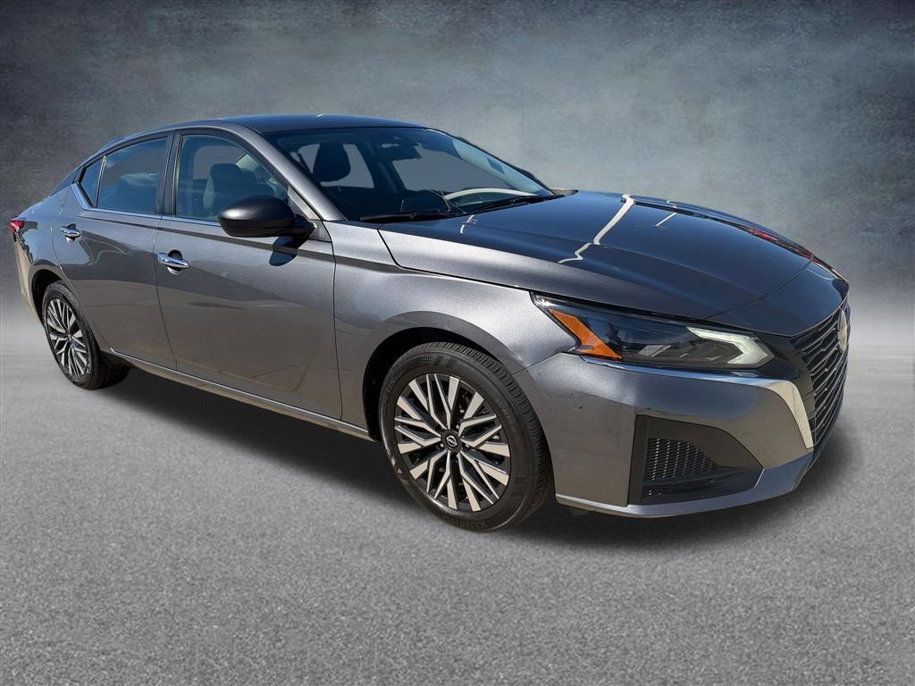 Used 2024 Nissan Altima 2.5 SV AWD/4WD image 7