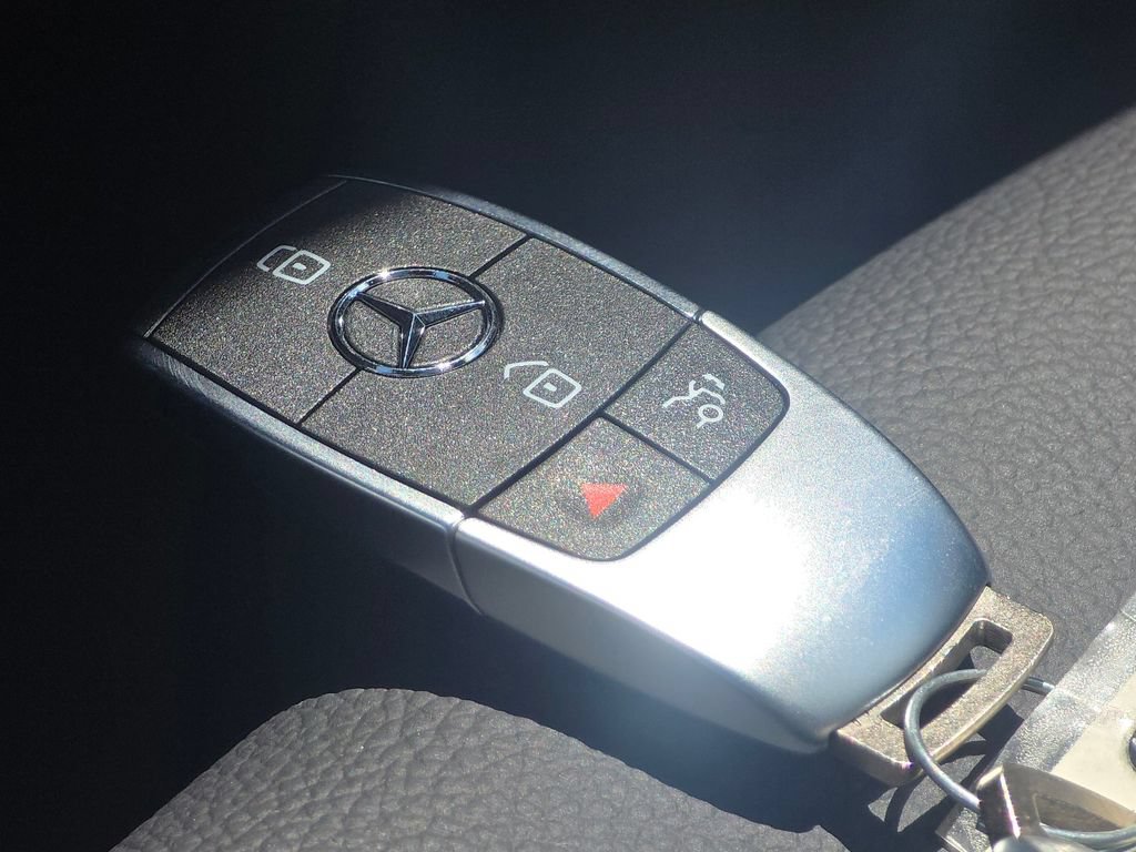 New 2026 Mercedes-Benz GLB 250 4MATIC image 37