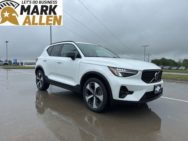 Used 2023 Volvo XC40 B4 Ultimate FWD image 1