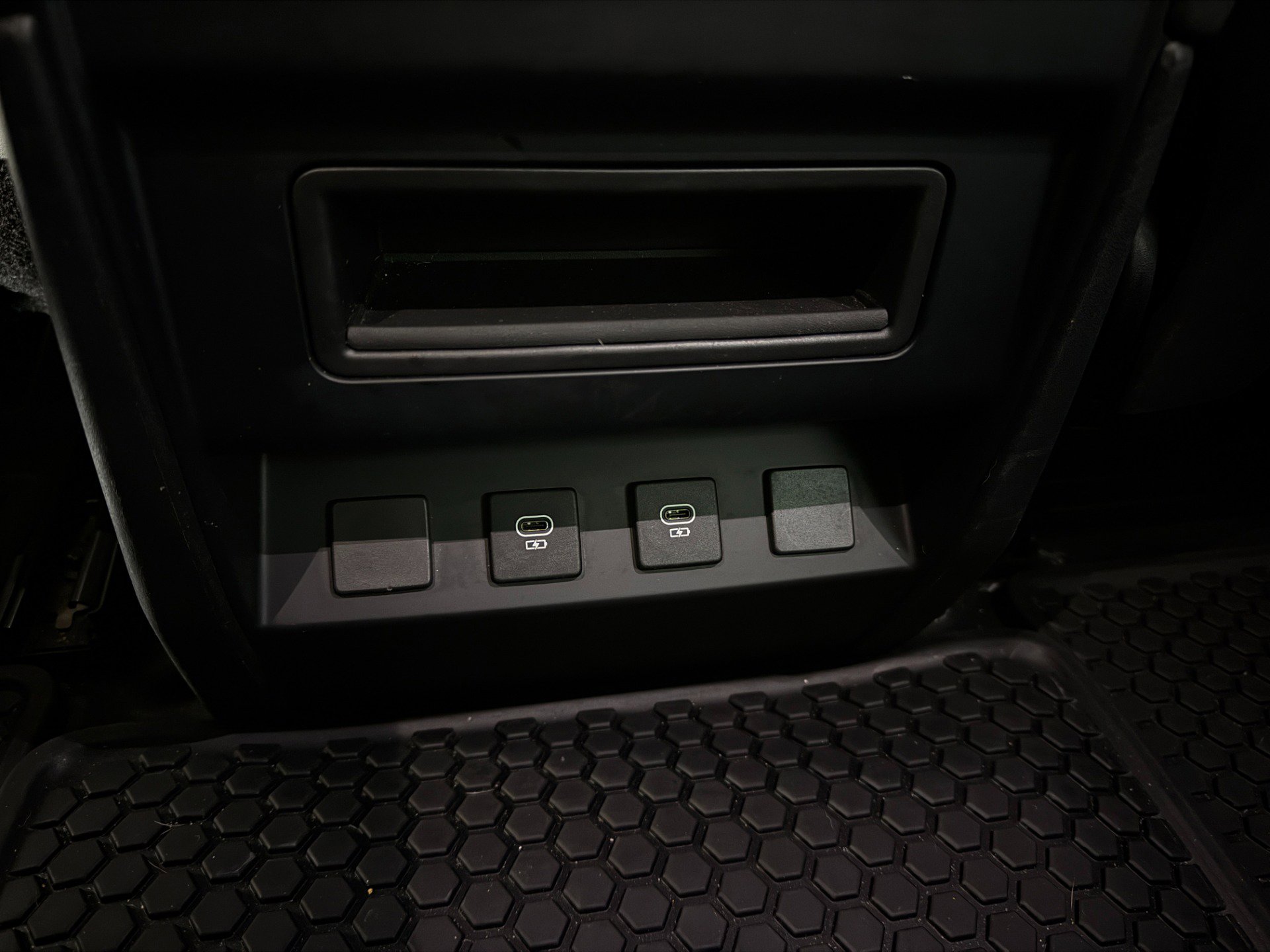 Used 2023 Land Rover Defender 90 S image 33