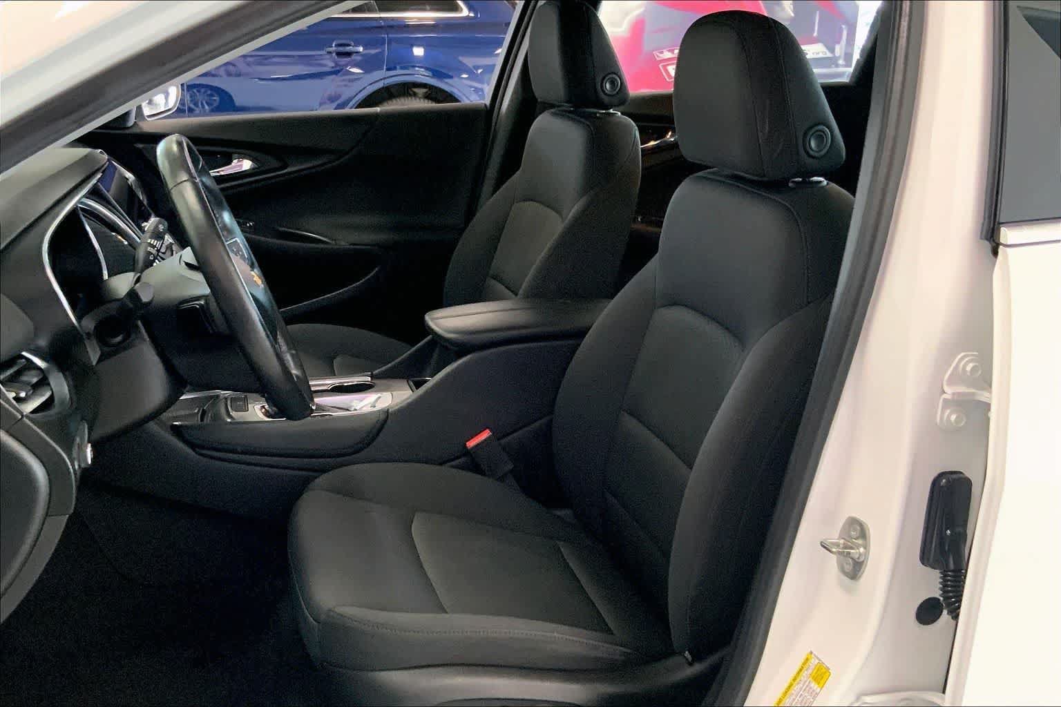 Used 2017 Chevrolet Malibu LT FWD image 10