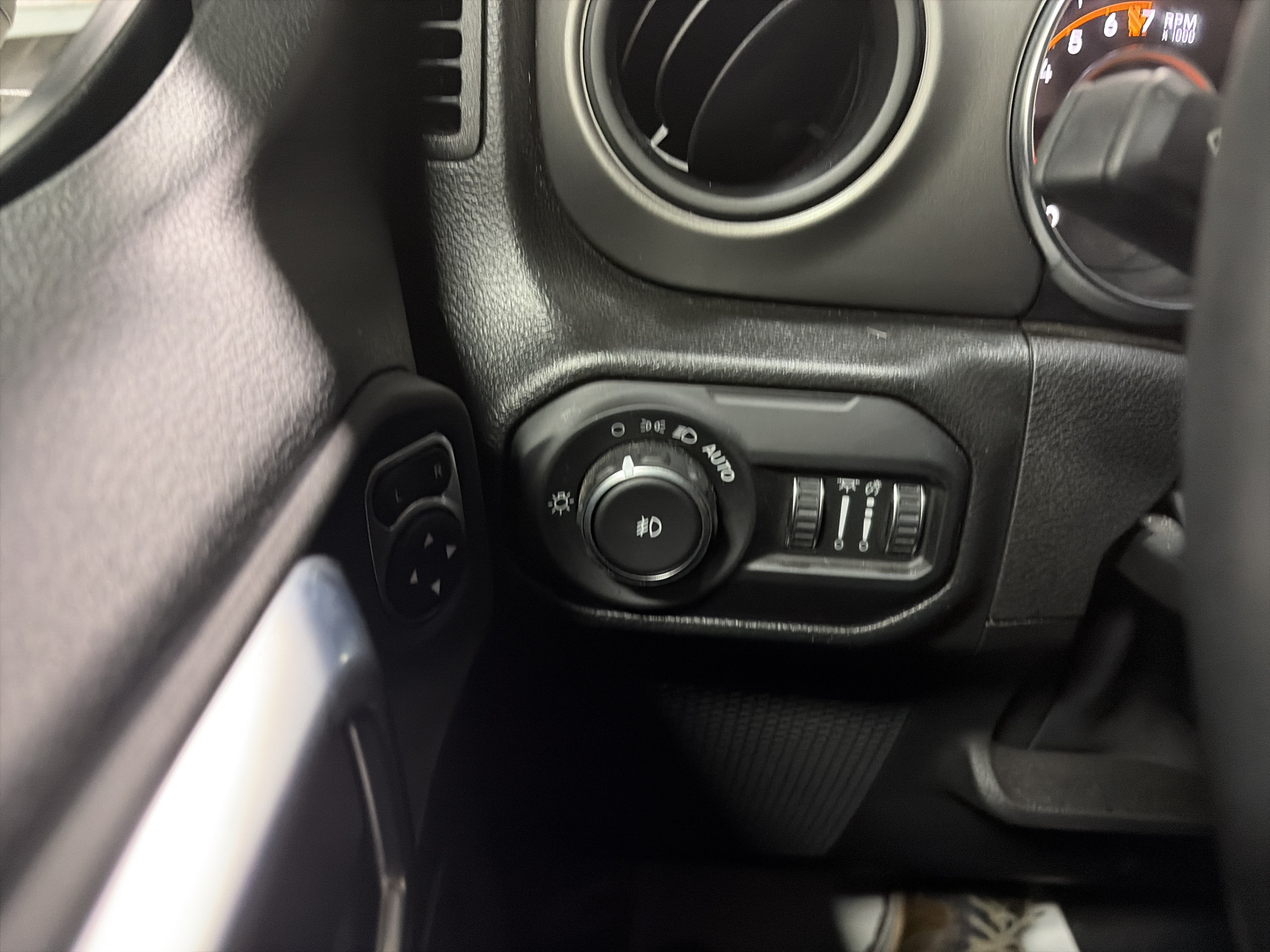 Used 2022 Jeep Wrangler Sport AWD/4WD image 17