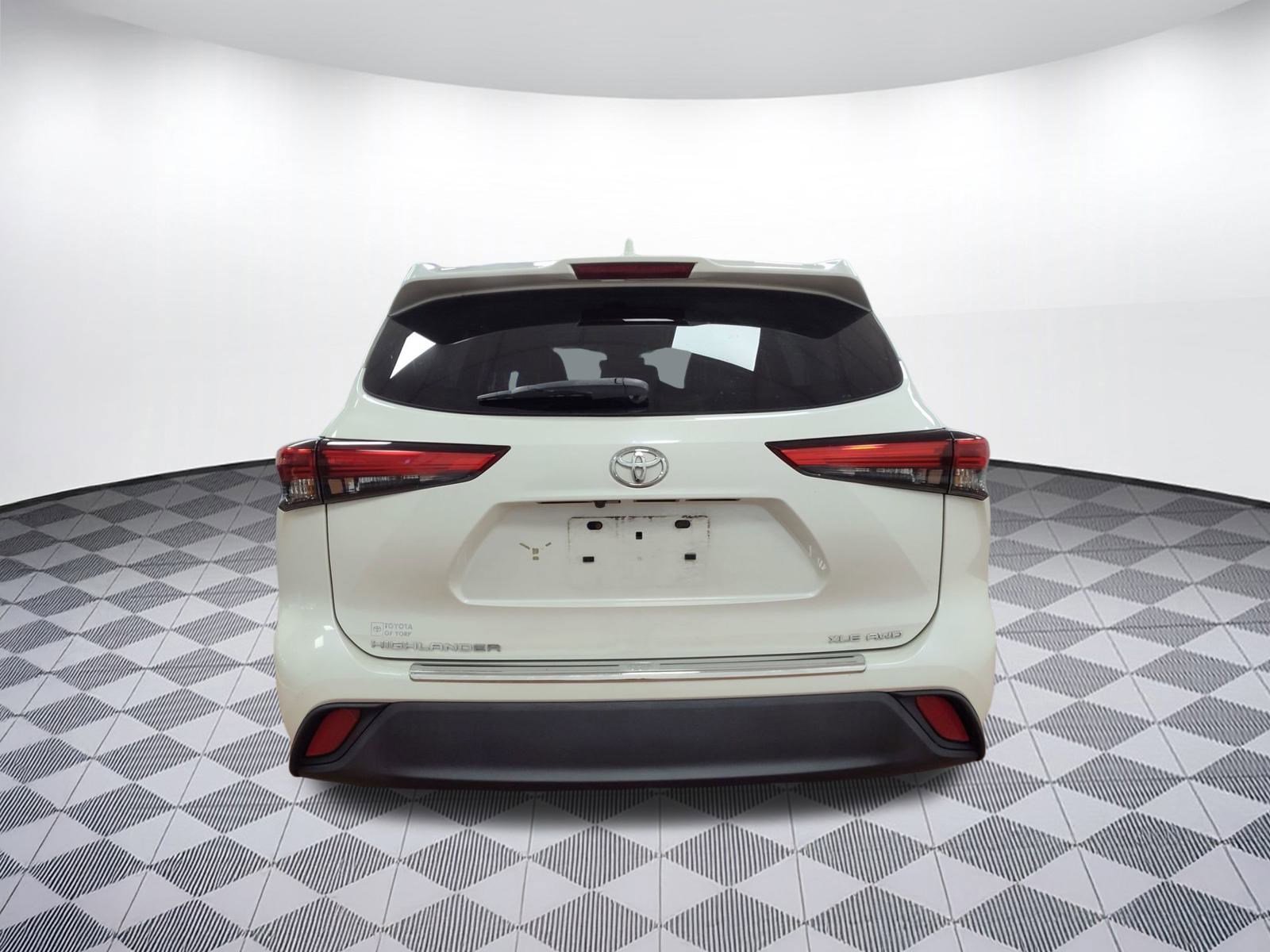 Used 2020 Toyota Highlander XLE image 9