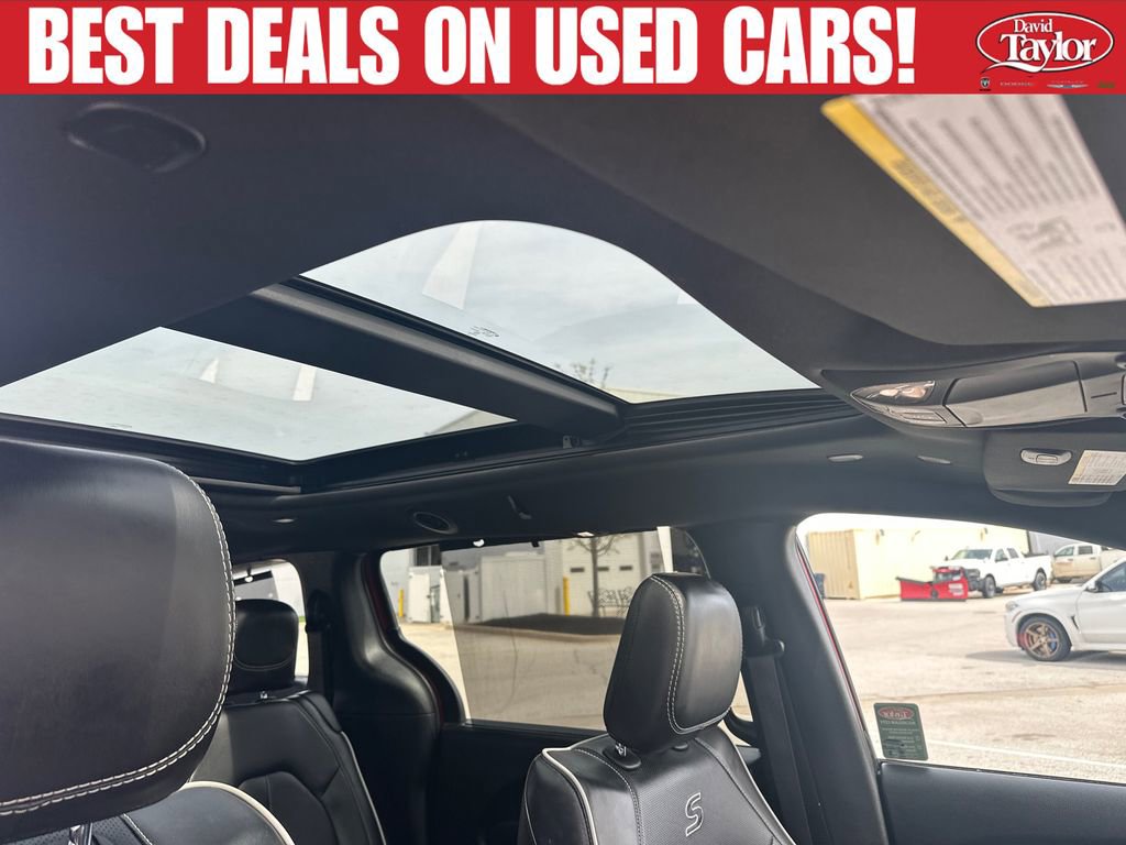 Used 2025 Chrysler Pacifica Limited FWD image 30