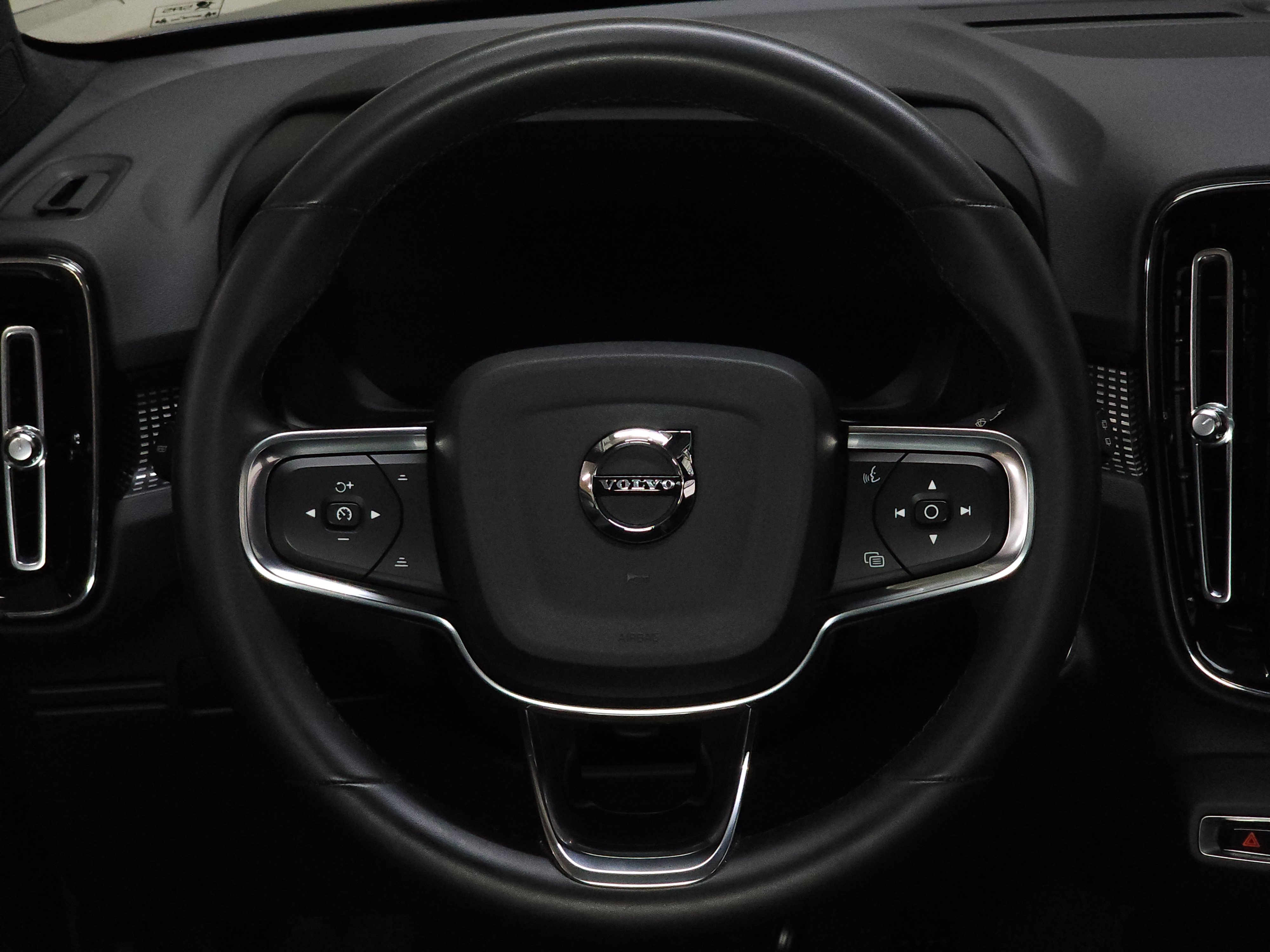 Used 2023 Volvo XC40 B5 Plus w/ Climate Package AWD/4WD image 27