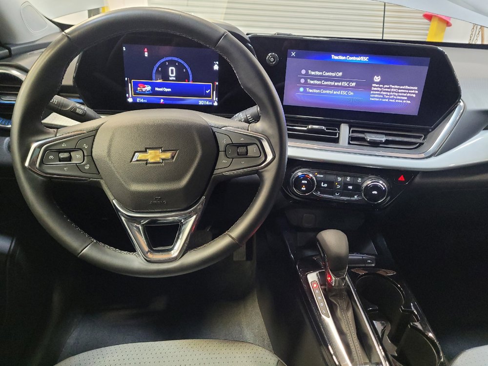 Used 2025 Chevrolet Trax LT w/ LT Convenience Package FWD image 22