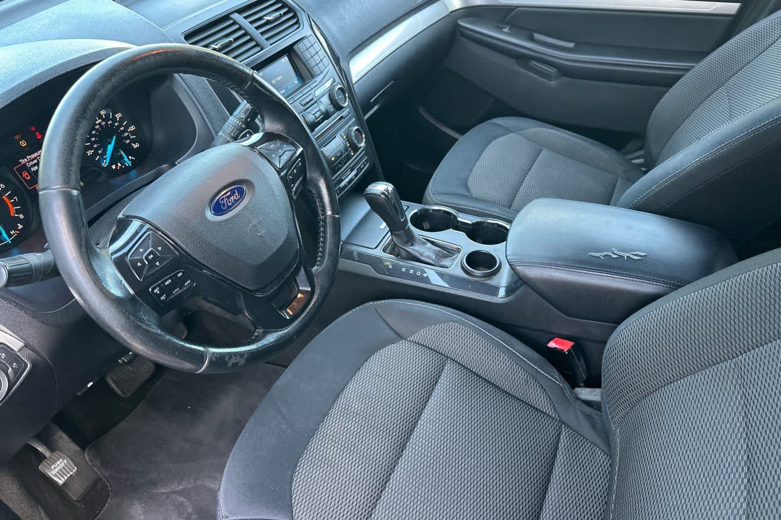 Used 2017 Ford Explorer XLT FWD image 14