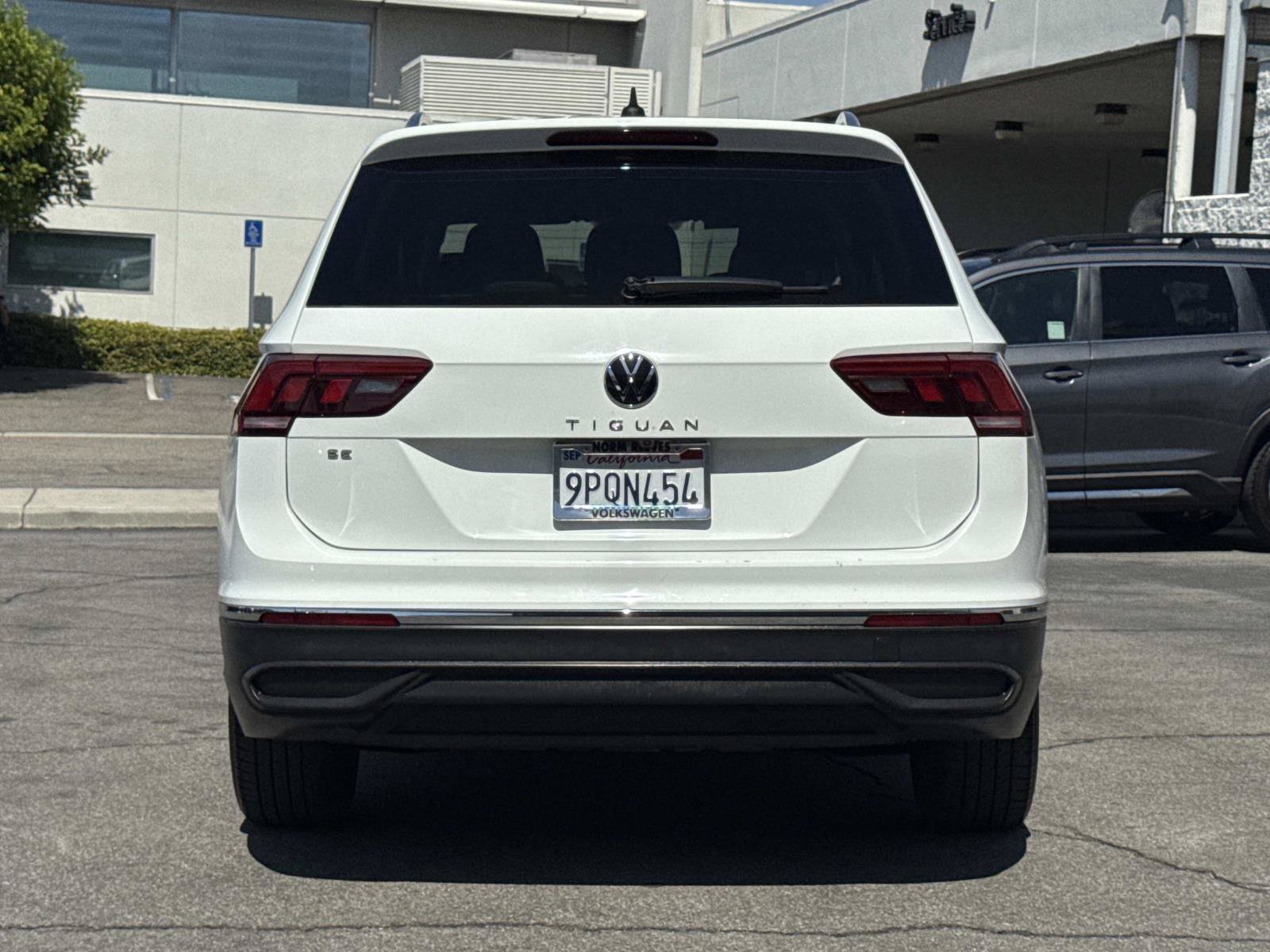 Certified 2024 Volkswagen Tiguan SE FWD image 4