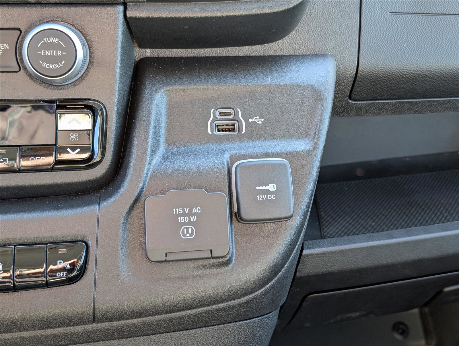 New 2025 RAM ProMaster 1500 w/ Premium Convenience Group image 22