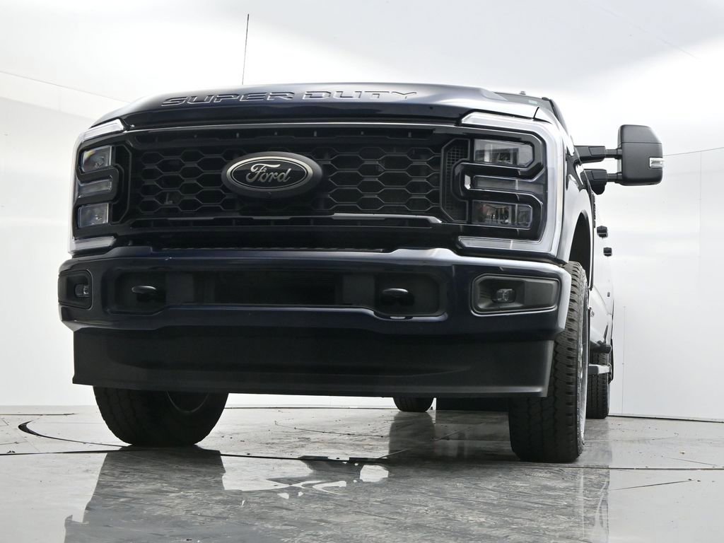 Used 2025 Ford F350 XLT w/ Black Appearance Package image 41