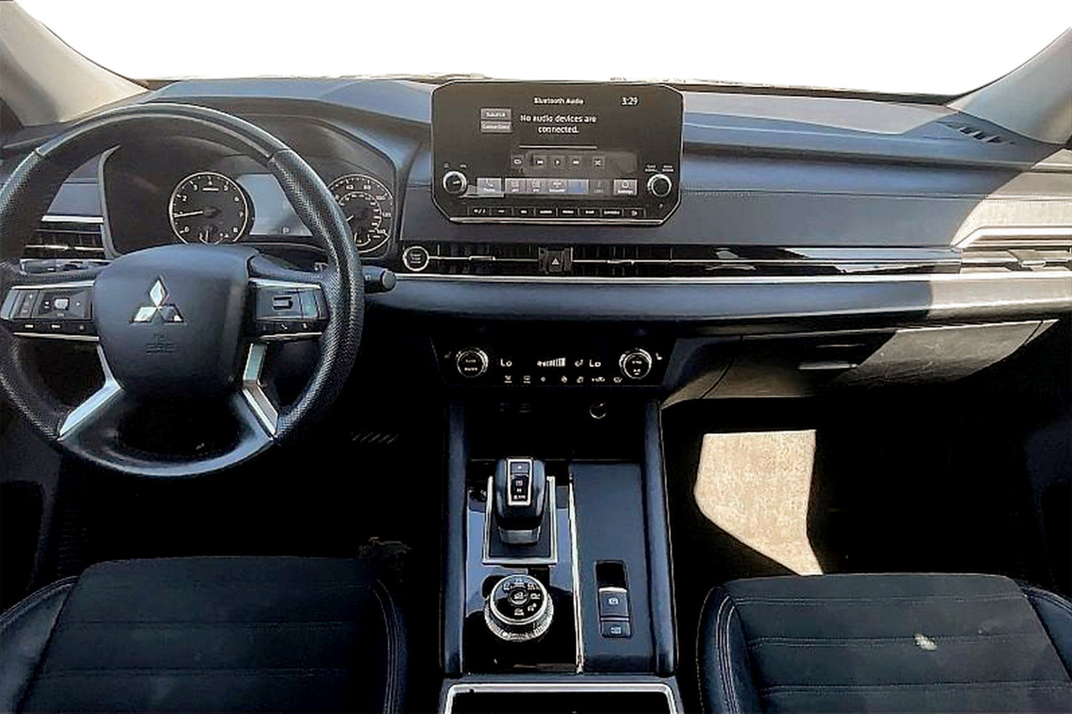 Used 2023 Mitsubishi Outlander SE image 15