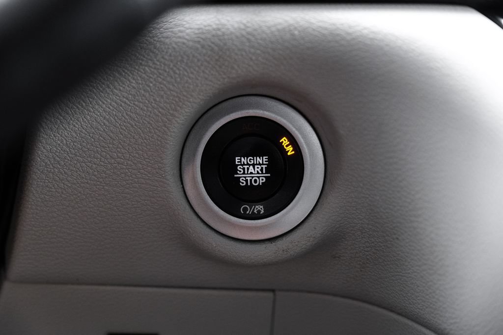 Used 2021 Chrysler Pacifica Touring-L FWD image 17