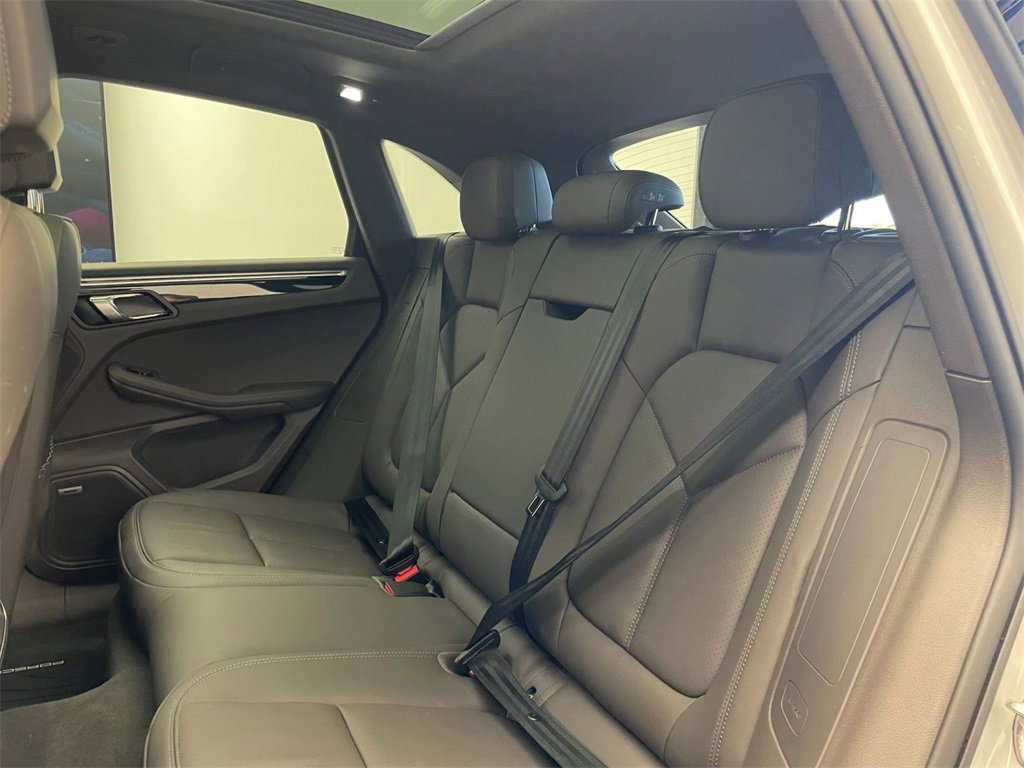 Used 2025 Porsche Macan image 17