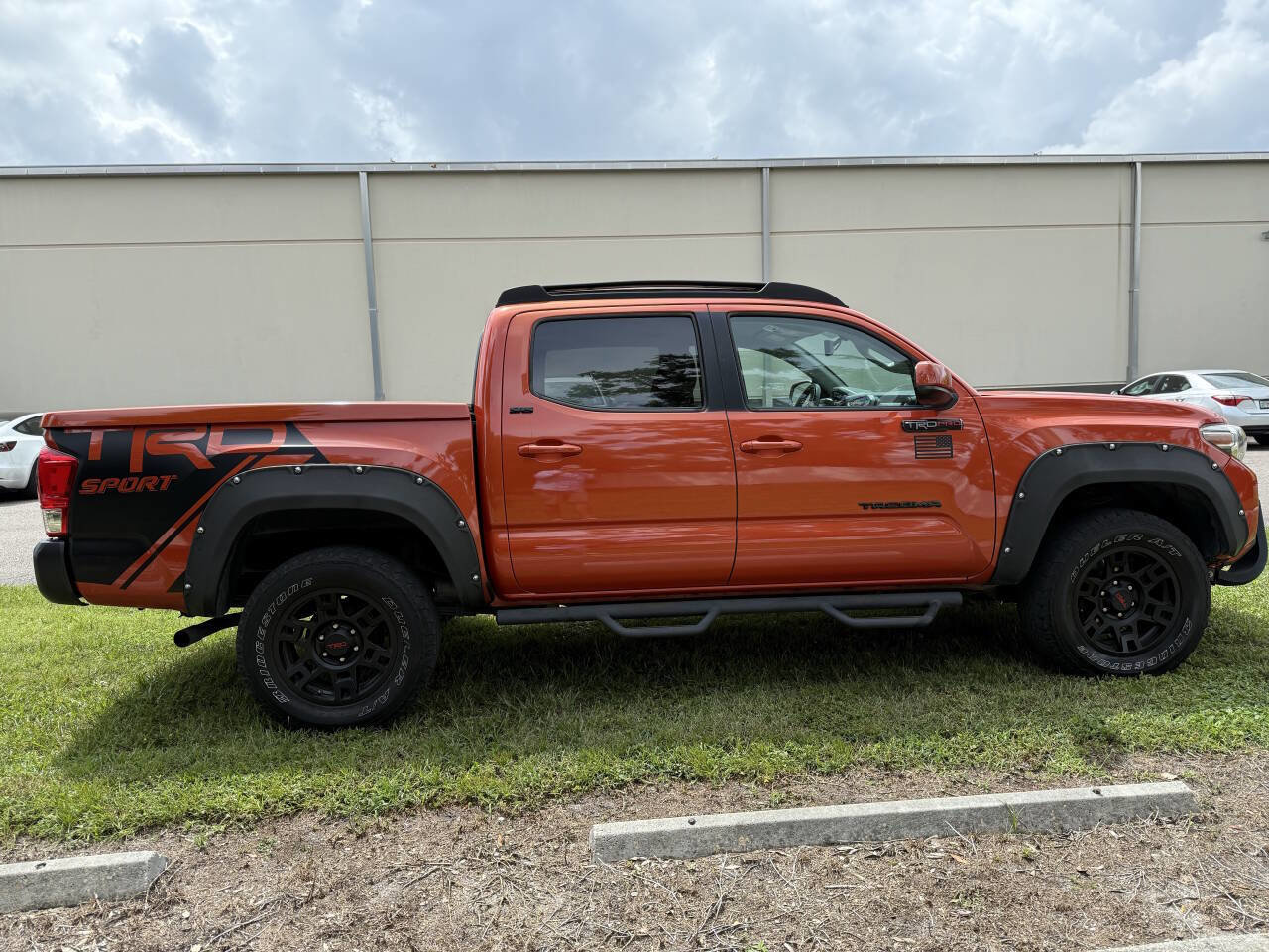 Used 2017 Toyota Tacoma SR5 image 8