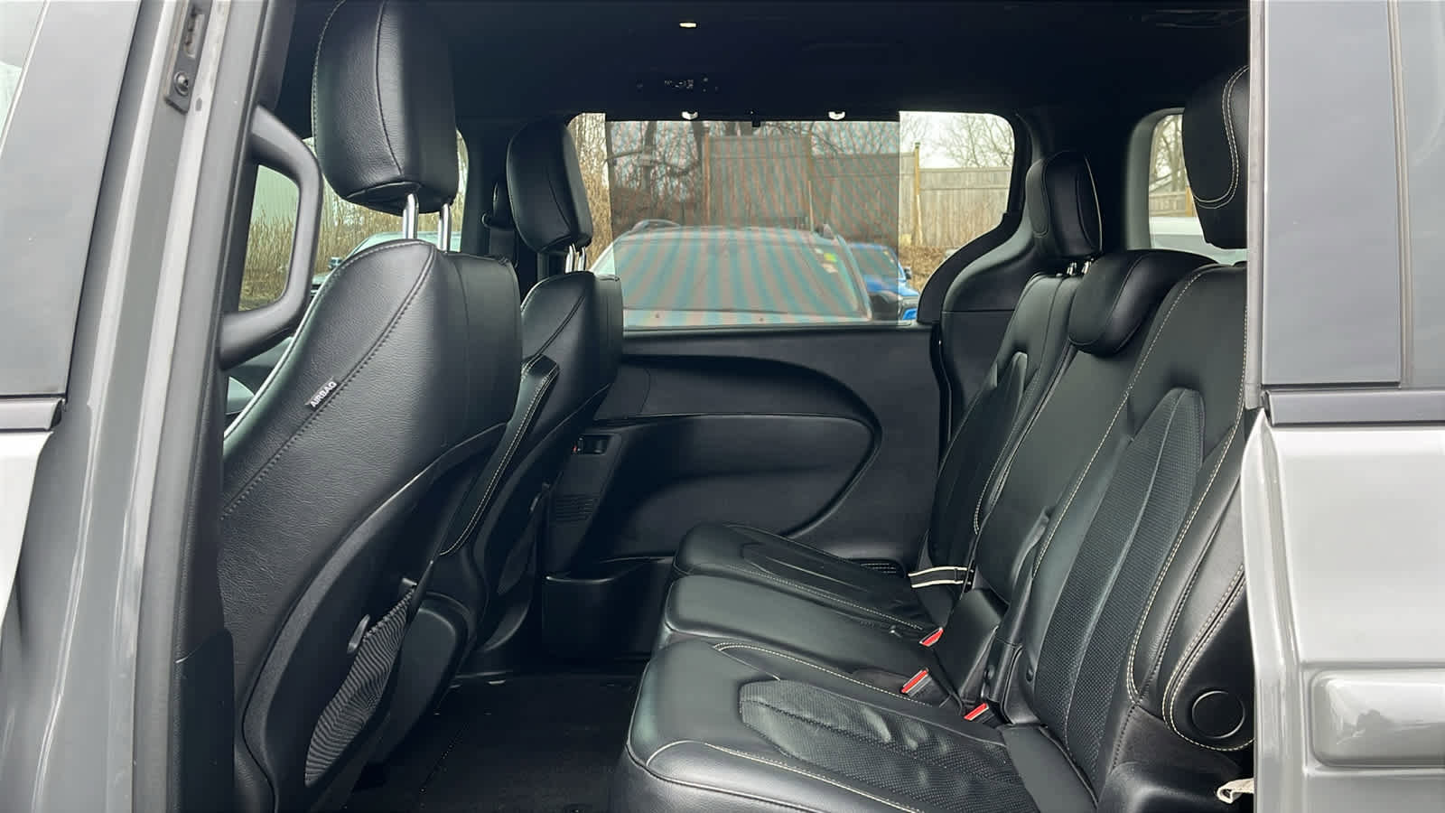 Used 2020 Chrysler Pacifica Touring-L w/ S Appearance Package image 24