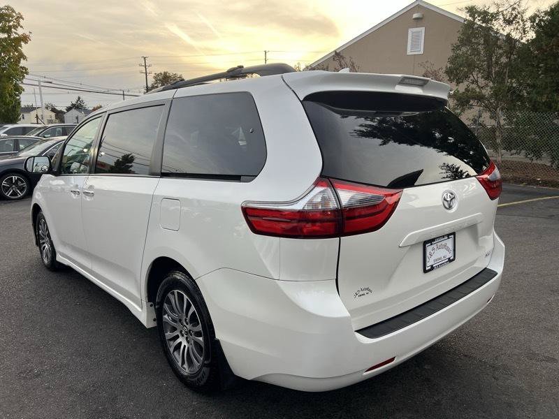 Used 2020 Toyota Sienna XLE FWD image 4