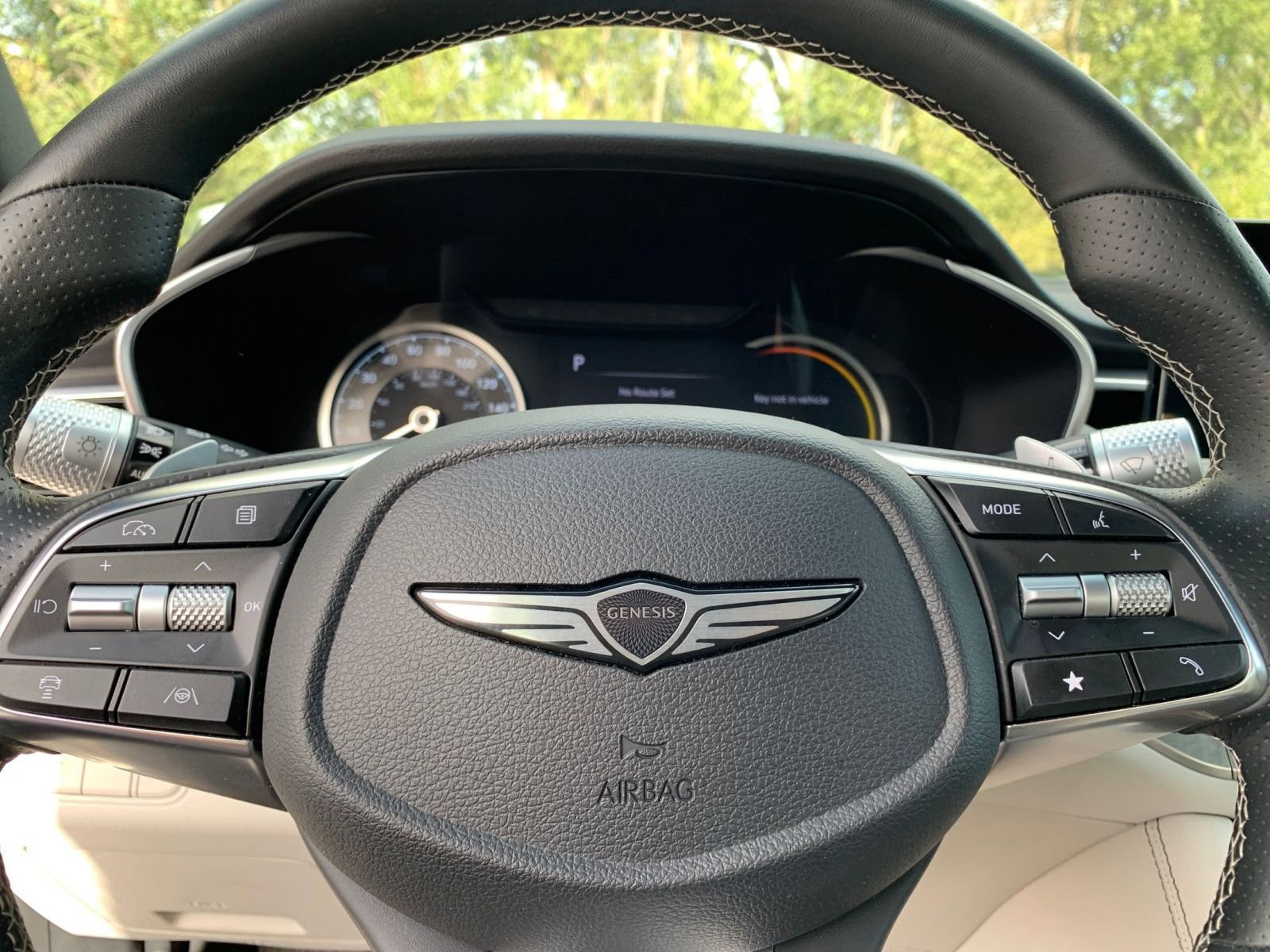 Used 2025 Genesis G70 2.5T image 28