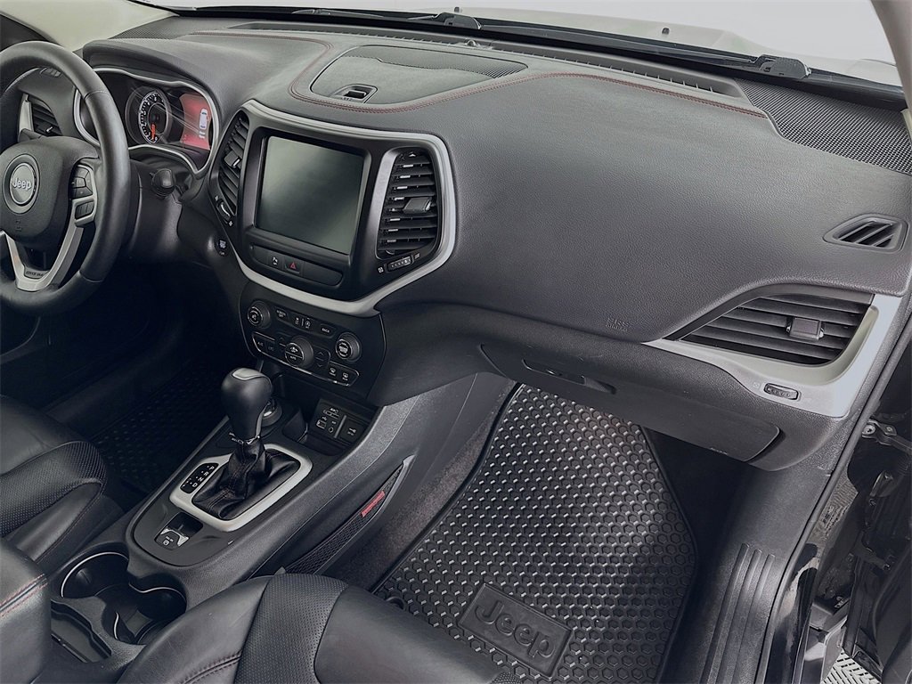 Used 2018 Jeep Cherokee Trailhawk w/ Quick Order Package 27L image 28