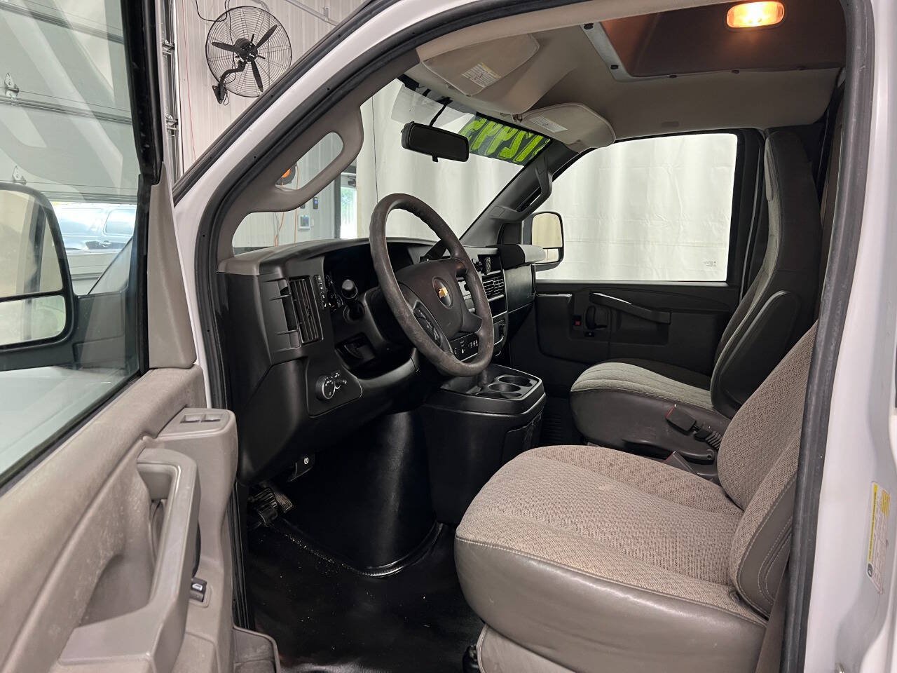Used 2018 Chevrolet Express 3500 w/ Power Convenience Package RWD image 6