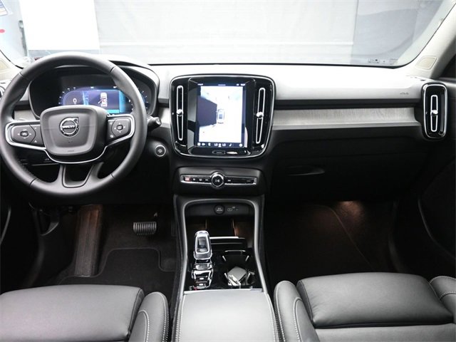 Used 2024 Volvo XC40 B5 Plus w/ Protection Package Premier image 2