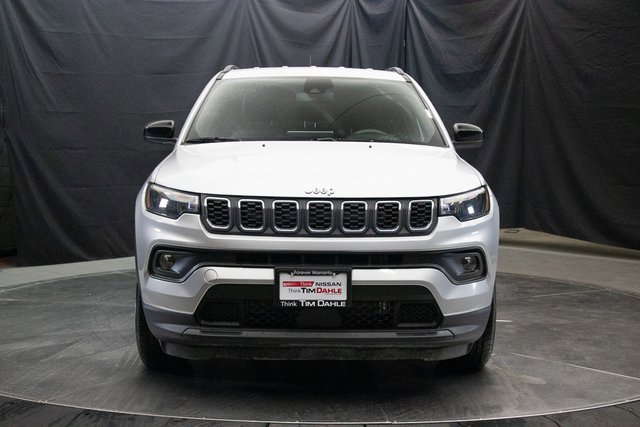 Used 2024 Jeep Compass Latitude image 4