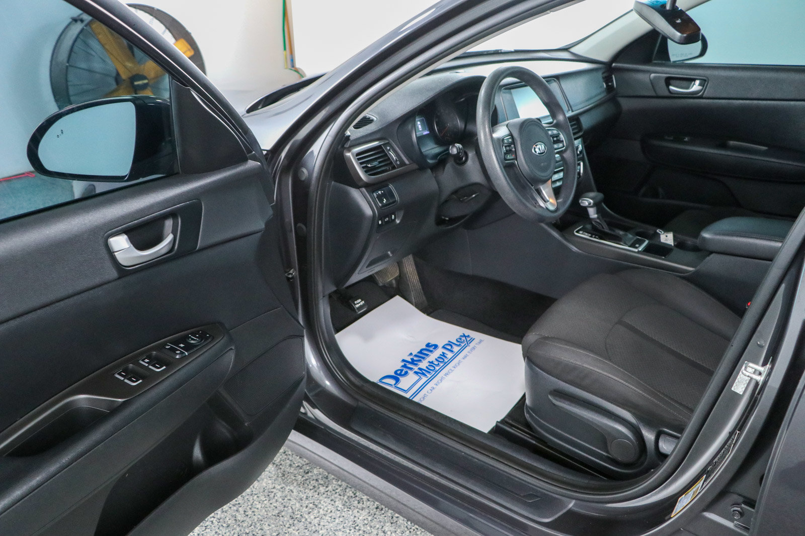 Used 2018 Kia Optima LX FWD image 3
