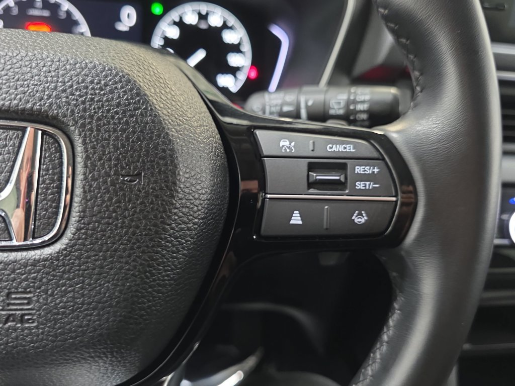 Used 2023 Honda Pilot Touring image 14