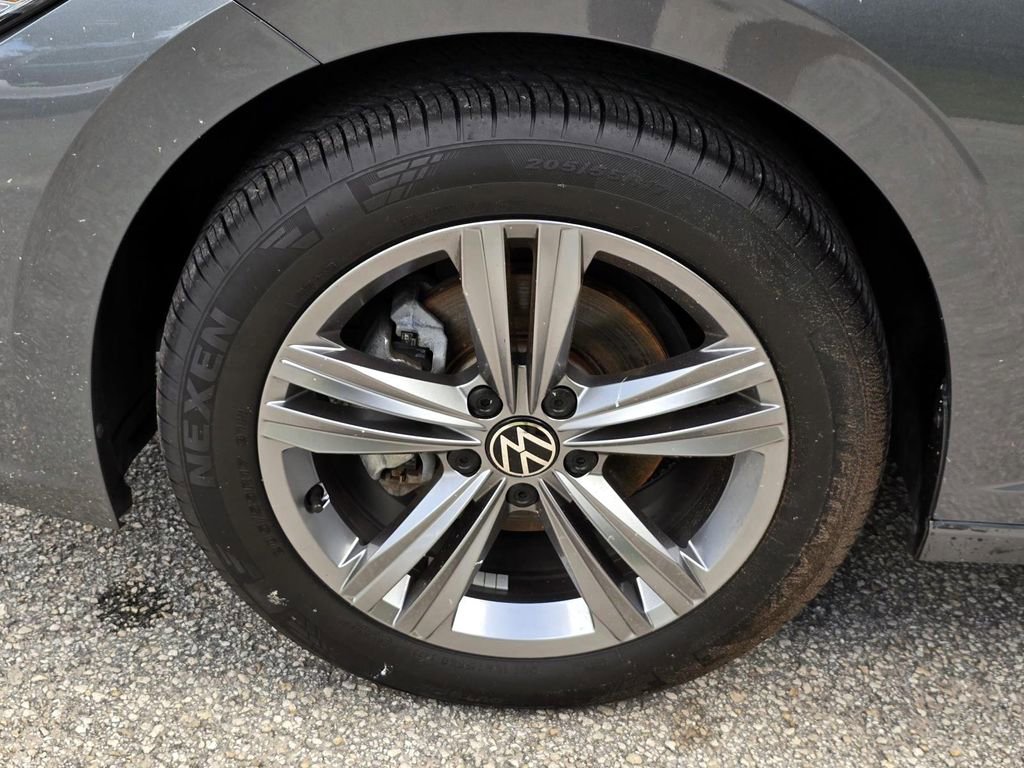 Used 2024 Volkswagen Jetta SE w/ Panoramic Sunroof Package image 13