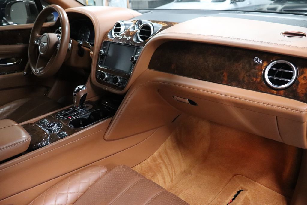 Used 2017 Bentley Bentayga image 25