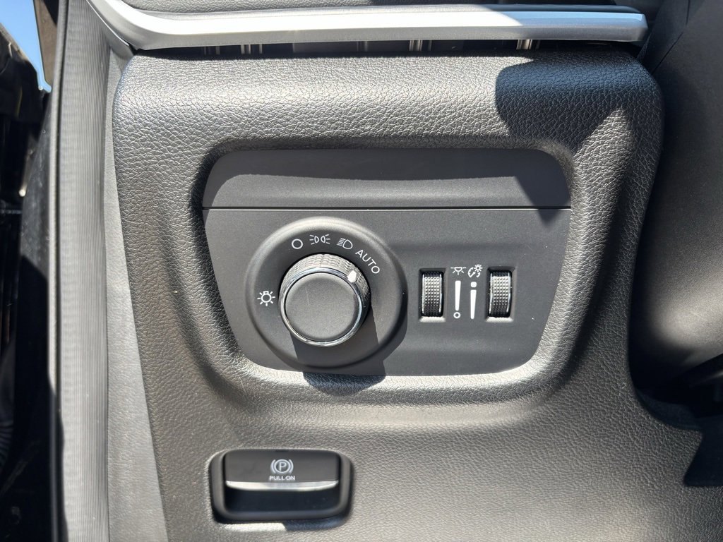 Used 2024 Jeep Grand Cherokee L Laredo image 12