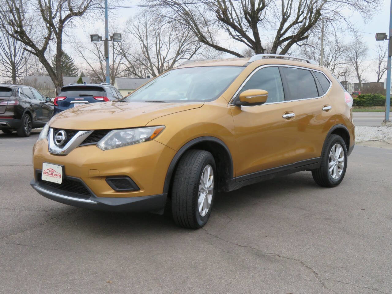 Used 2014 Nissan Rogue SV image 2