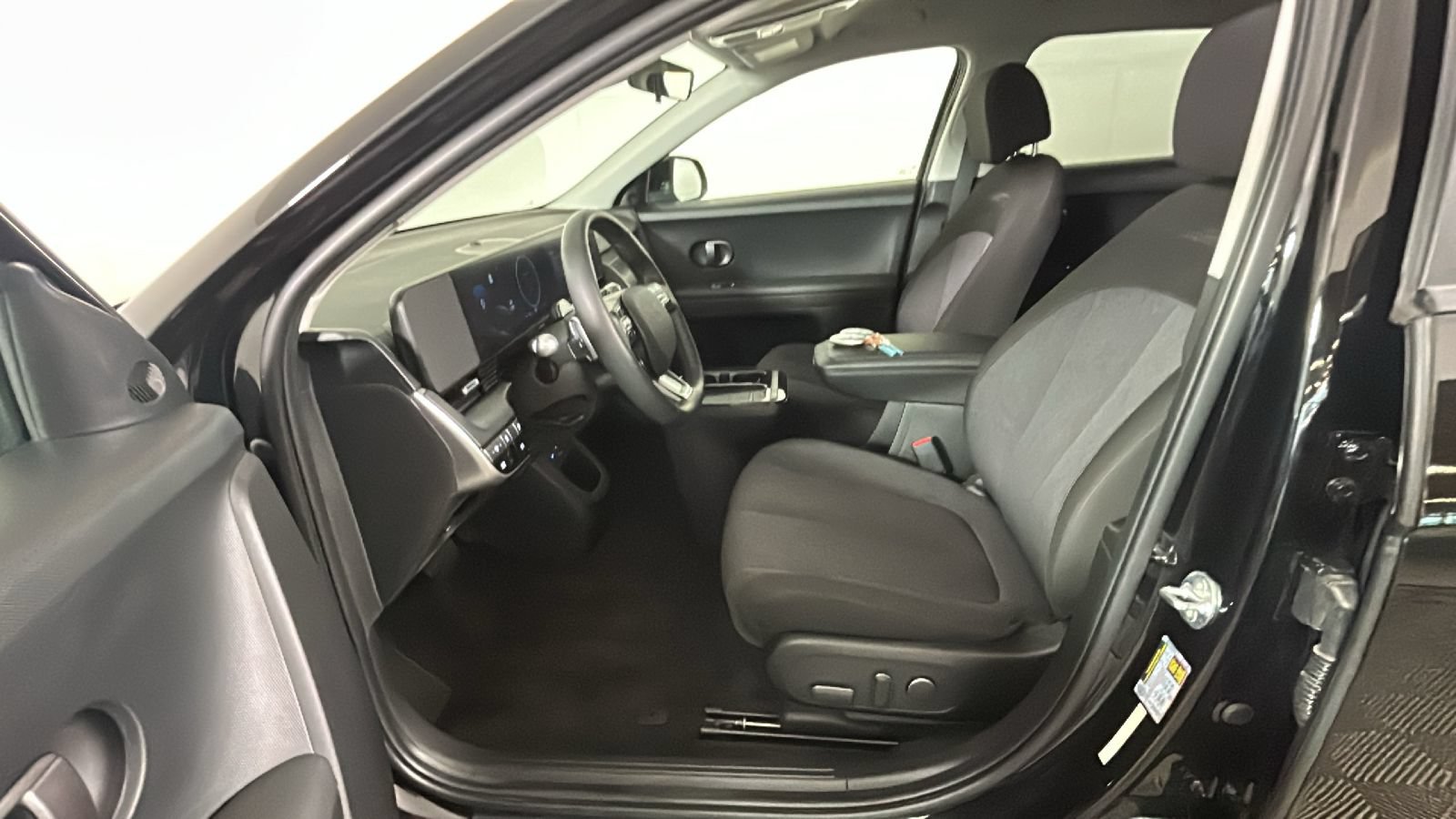 Used 2025 Hyundai Ioniq 5 SE RWD image 13