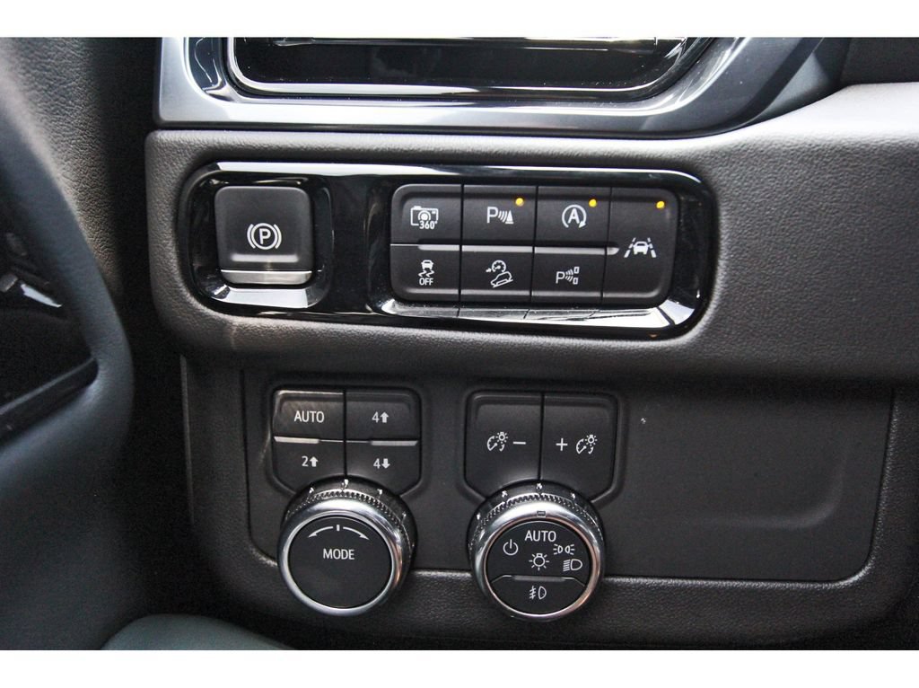 Used 2025 GMC Yukon AT4 w/ AT4 Premium Package AWD/4WD image 20