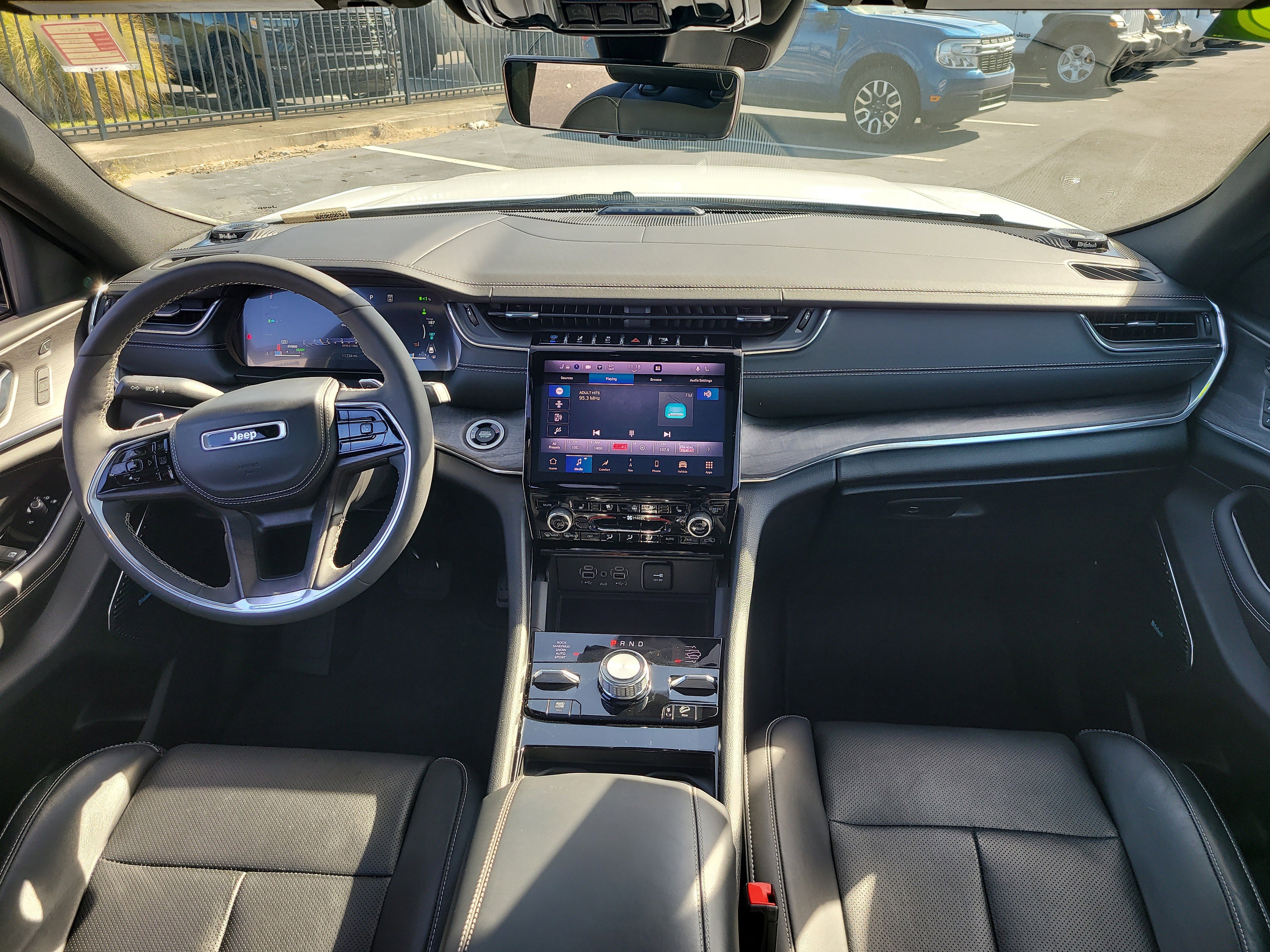 Used 2023 Jeep Grand Cherokee Overland w/ Luxury Tech Group IV image 14