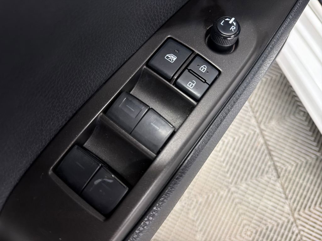 Used 2021 Toyota Camry SE FWD image 17