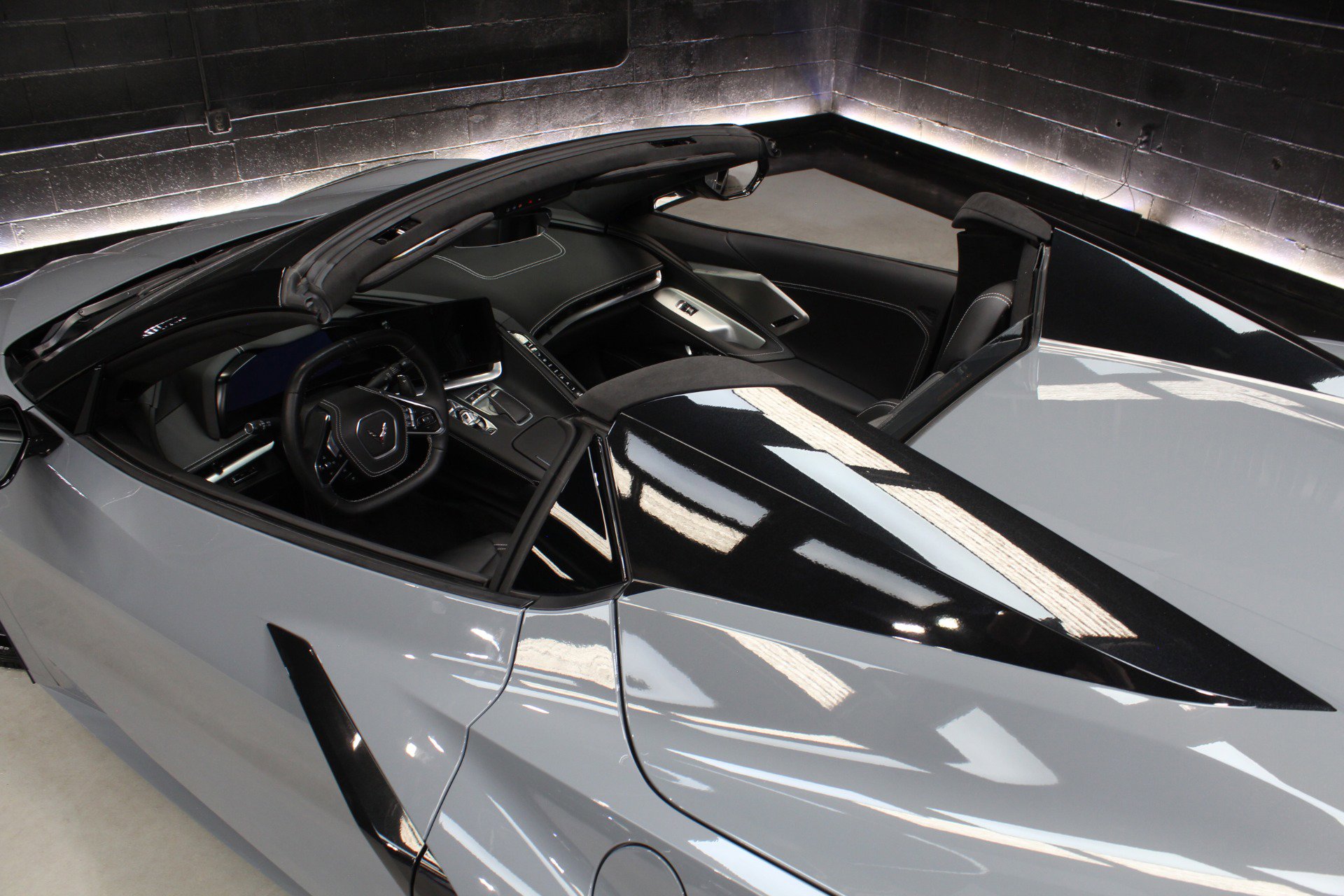 Used 2024 Chevrolet Corvette Stingray Premium Conv w/ Z51 Performance Package RWD image 22
