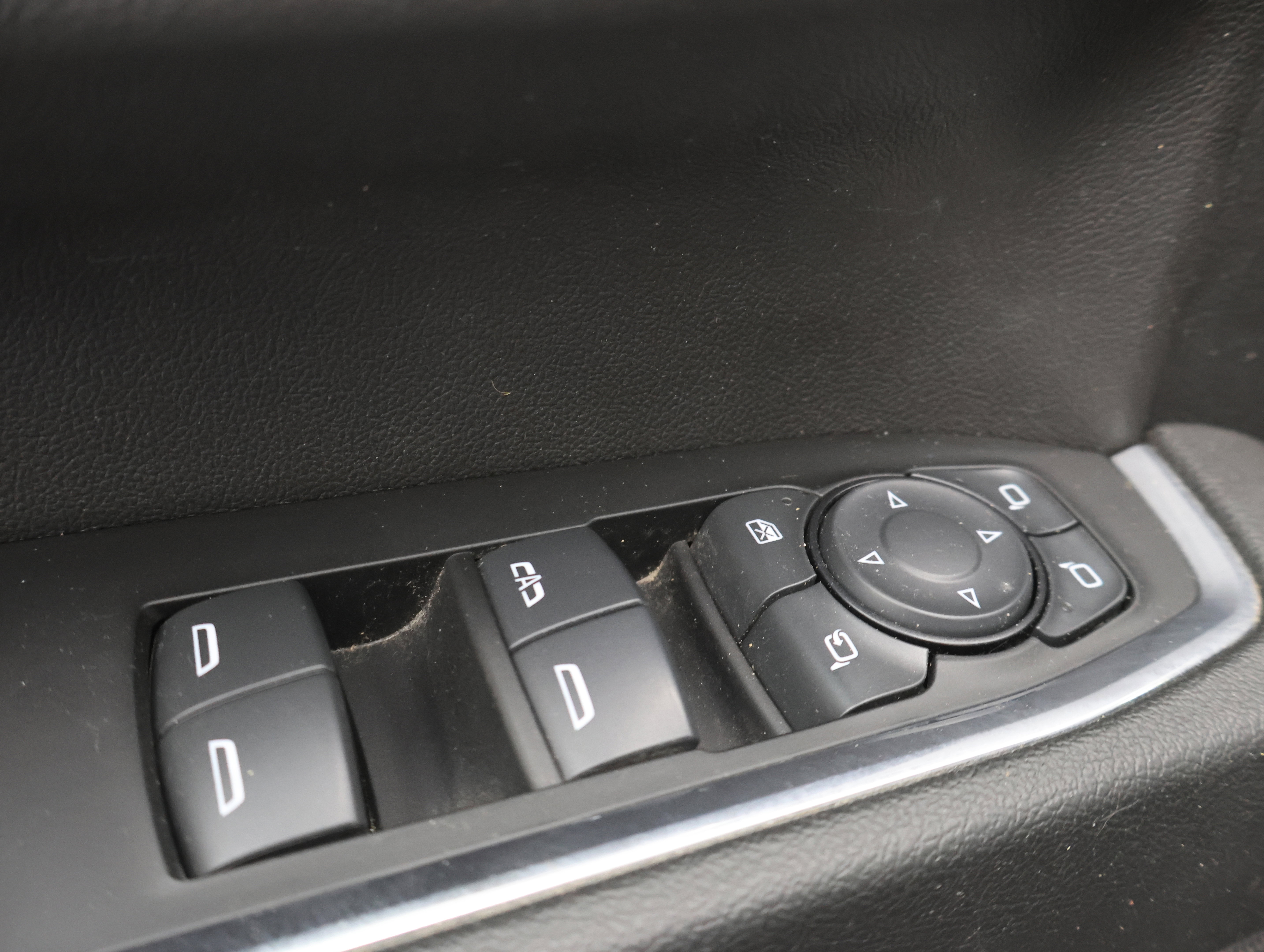 Used 2024 Chevrolet Silverado 2500 LT w/ Midnight Edition image 45