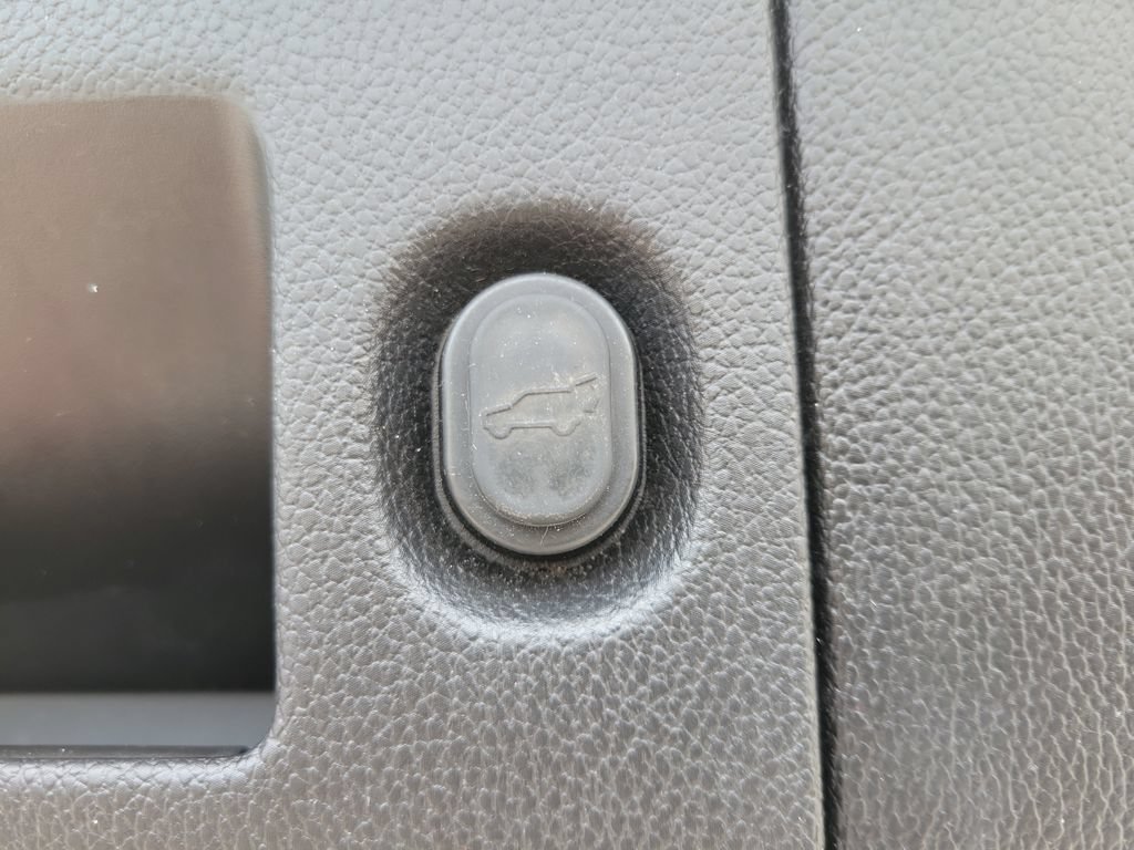 Used 2018 Chevrolet Suburban Premier AWD/4WD image 10