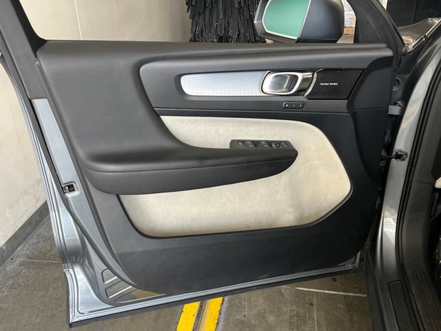Used 2019 Volvo XC40 T5 Momentum AWD/4WD image 28