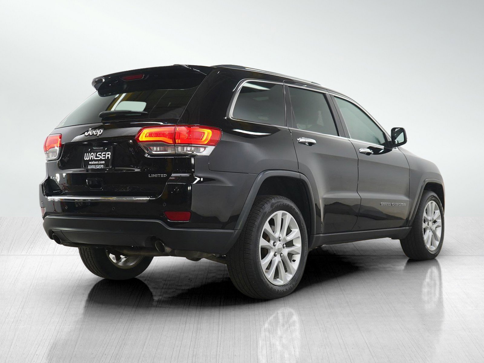 Used 2017 Jeep Grand Cherokee Limited AWD/4WD image 6