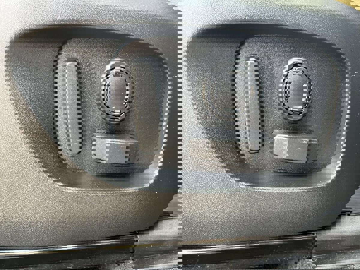 Used 2018 Land Rover Discovery Sport HSE Luxury AWD/4WD image 34