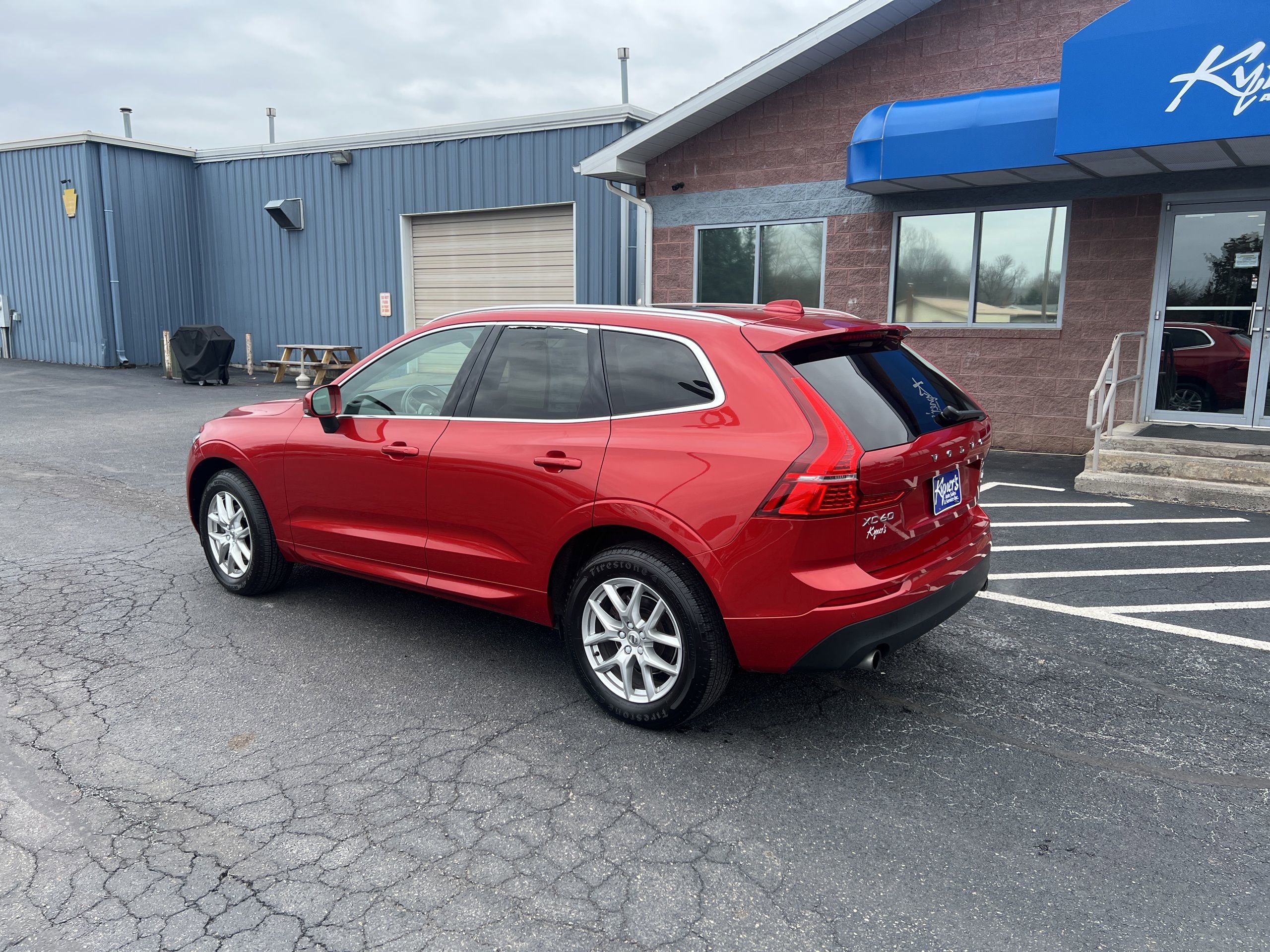 Used 2021 Volvo XC60 T5 Momentum AWD/4WD image 4