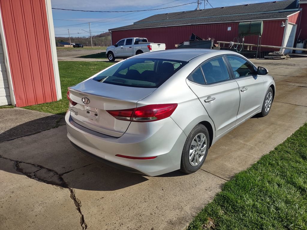 Used 2018 Hyundai Elantra SE w/ Cargo Package image 3
