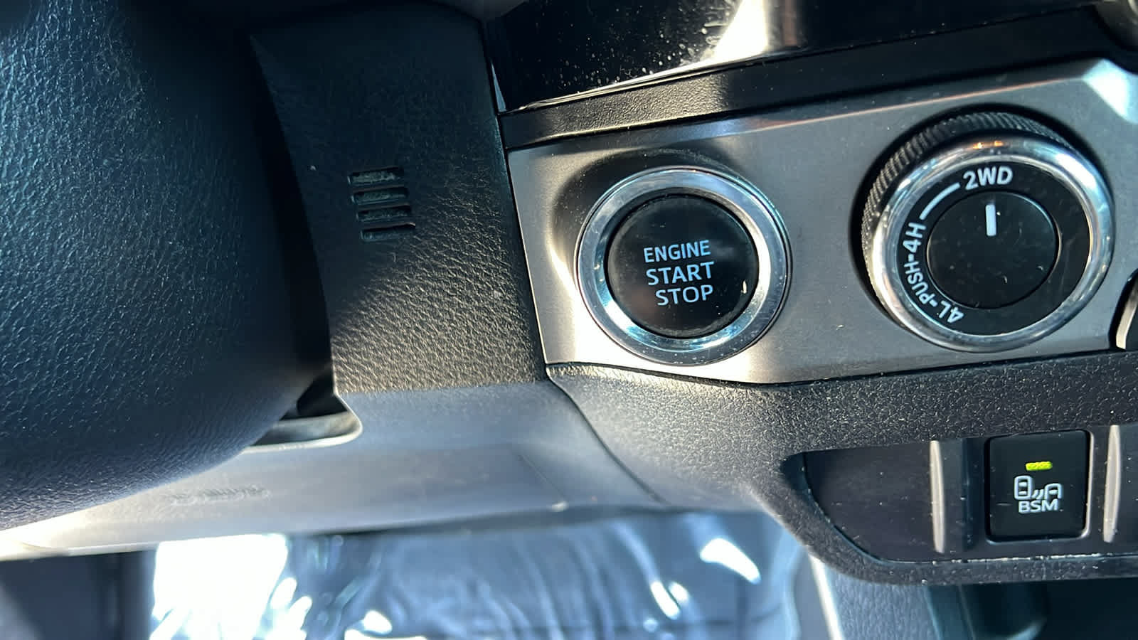 Used 2017 Toyota Tacoma Limited w/ Tow Package AWD/4WD image 17